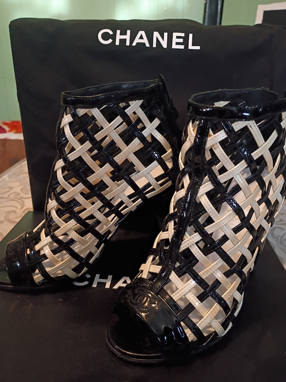 CHANEL Black and Cream Woven Patent Leather Ankle Booties Sz EUR 35